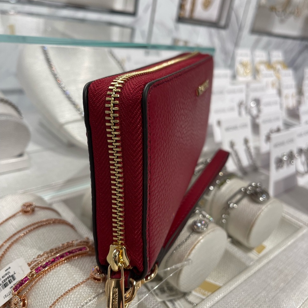 MICHAEL KORS Jet Set Travel Lg Continental Wristlet Phone Holder Wallet 
Cherry - Picture 6 of 16
